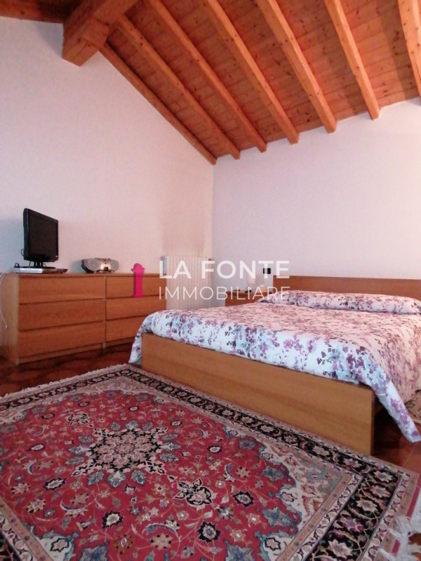 VIGONOVO affascinante PORZIONE DI RUSTICO per chi cerca serenità e comfort. Con i suoi generosi 2...