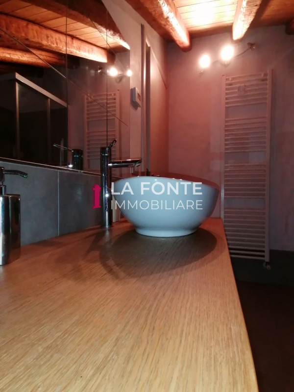 VIGONOVO affascinante PORZIONE DI RUSTICO per chi cerca serenità e comfort. Con i suoi generosi 2...