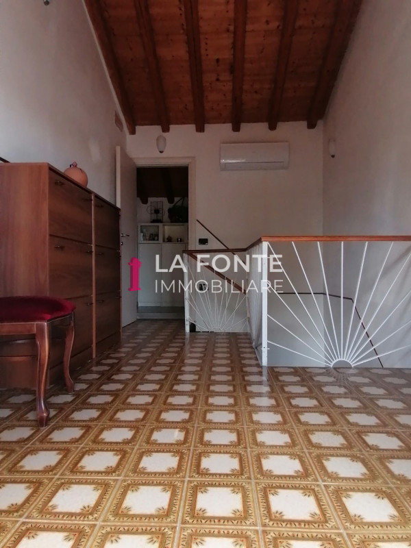 VIGONOVO affascinante PORZIONE DI RUSTICO per chi cerca serenità e comfort. Con i suoi generosi 2...