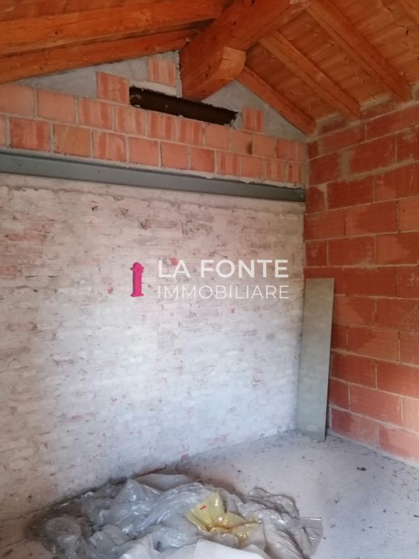 VIGONOVO affascinante PORZIONE DI RUSTICO per chi cerca serenità e comfort. Con i suoi generosi 2...