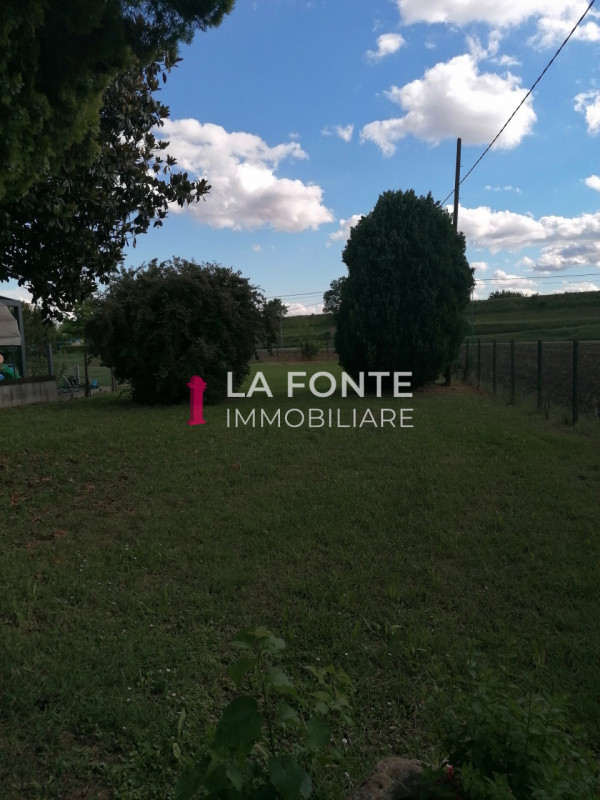 VIGONOVO affascinante PORZIONE DI RUSTICO per chi cerca serenità e comfort. Con i suoi generosi 2...