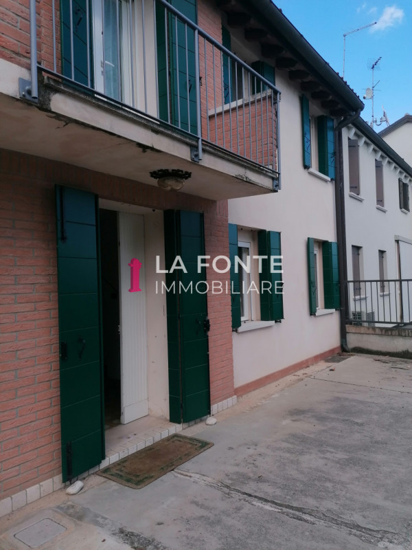 VIGONOVO affascinante PORZIONE DI RUSTICO per chi cerca serenità e comfort. Con i suoi generosi 2...