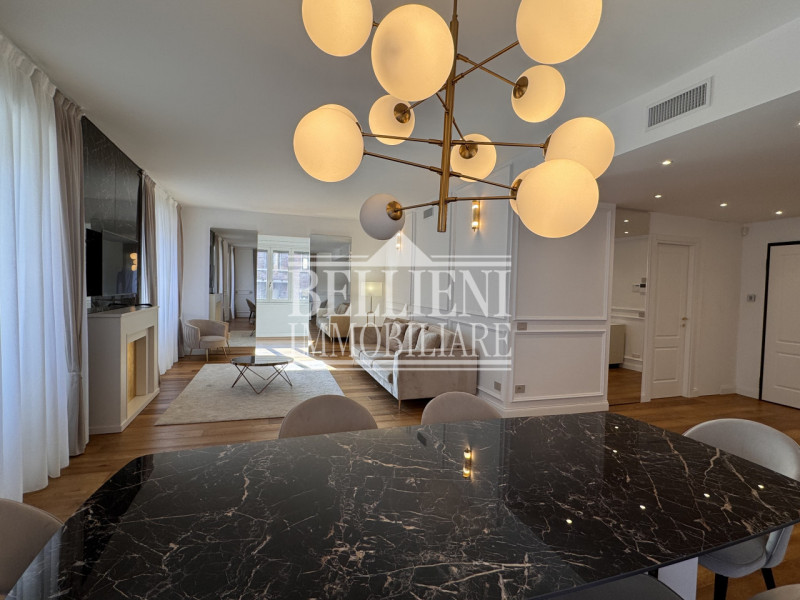 MILANO PORTA VENEZIA - Proponiamo in vendita luminoso e moderno tricamere che rappresenta il conn...