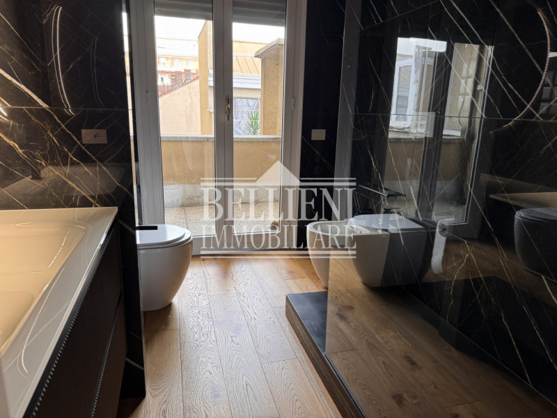 MILANO PORTA VENEZIA - Proponiamo in vendita luminoso e moderno tricamere che rappresenta il conn...