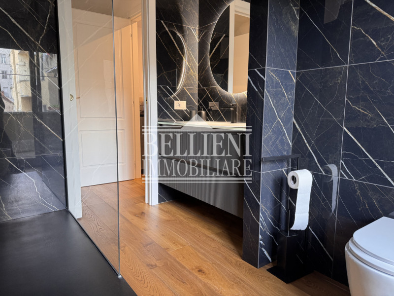 MILANO PORTA VENEZIA - Proponiamo in vendita luminoso e moderno tricamere che rappresenta il conn...