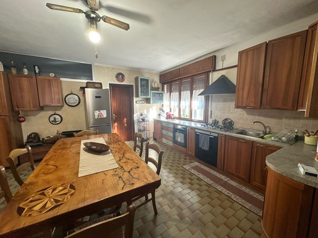 VIGODARZERE: Classe Energetica F - EPgl,nren 275,76 Kwh/mq. anno.
Proponiamo multiproprietà su lo...