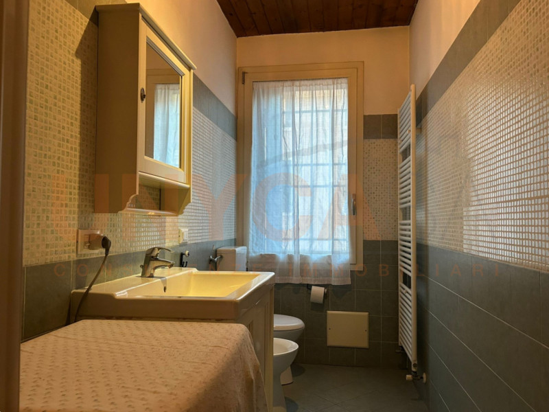 MONTEGALDA - DISPONIBILE DA APRILE: proponiamo accogliente appartamento situato al primo piano di...