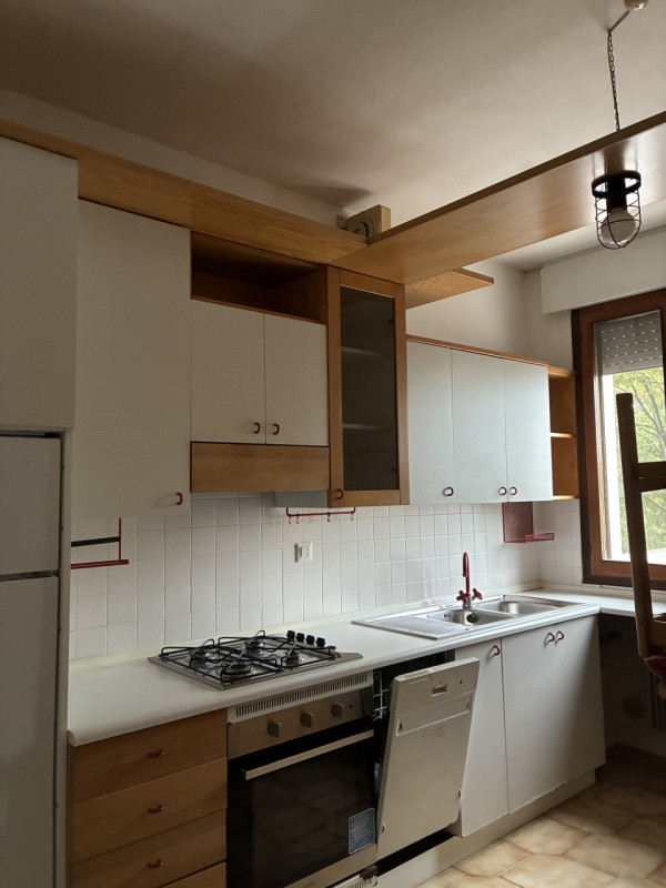 Scoprite questo affascinante appartamento trilocale situato nel cuore di Vittorio Veneto Loc. Vil...