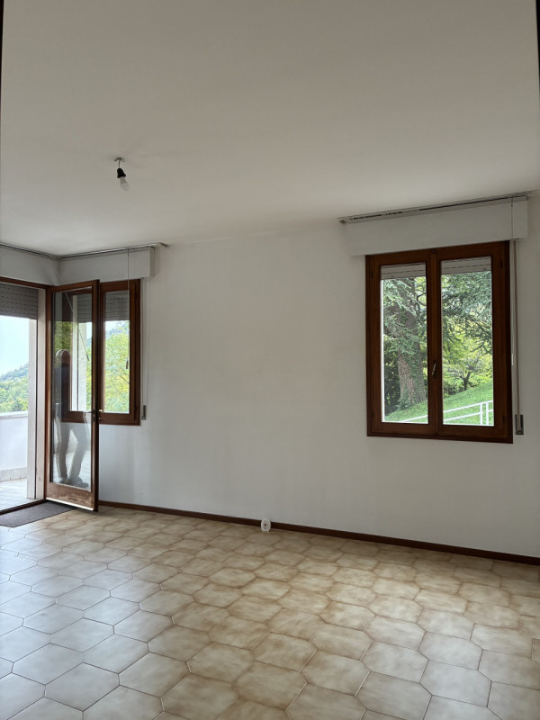 Scoprite questo affascinante appartamento trilocale situato nel cuore di Vittorio Veneto Loc. Vil...