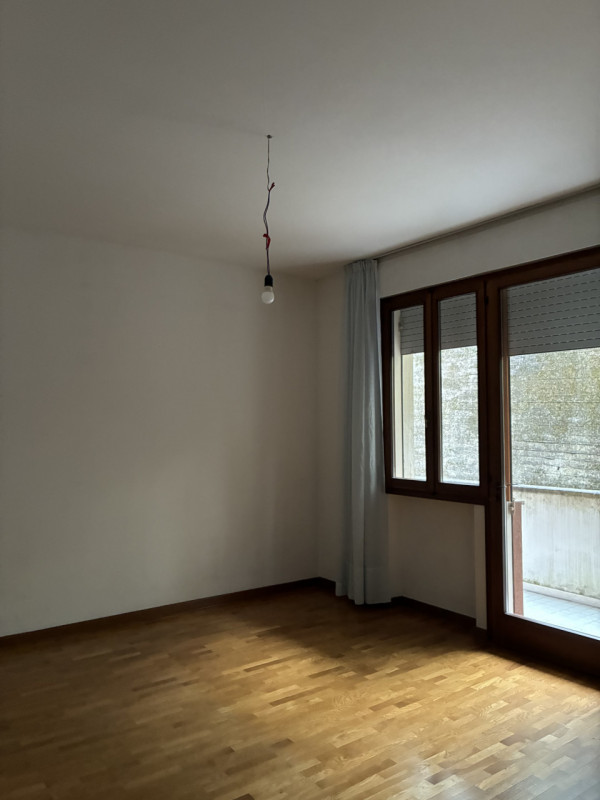 Scoprite questo affascinante appartamento trilocale situato nel cuore di Vittorio Veneto Loc. Vil...