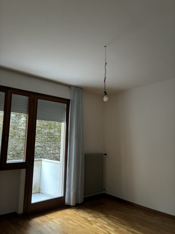 Scoprite questo affascinante appartamento trilocale situato nel cuore di Vittorio Veneto Loc. Vil...