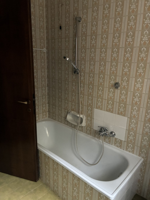 Scoprite questo affascinante appartamento trilocale situato nel cuore di Vittorio Veneto Loc. Vil...