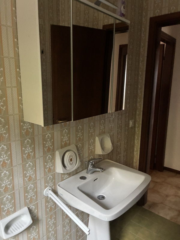 Scoprite questo affascinante appartamento trilocale situato nel cuore di Vittorio Veneto Loc. Vil...