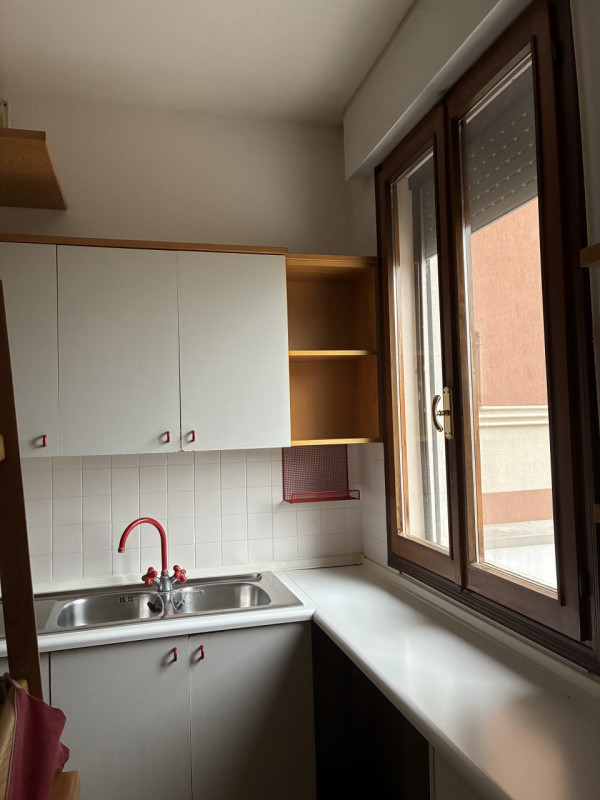 Scoprite questo affascinante appartamento trilocale situato nel cuore di Vittorio Veneto Loc. Vil...