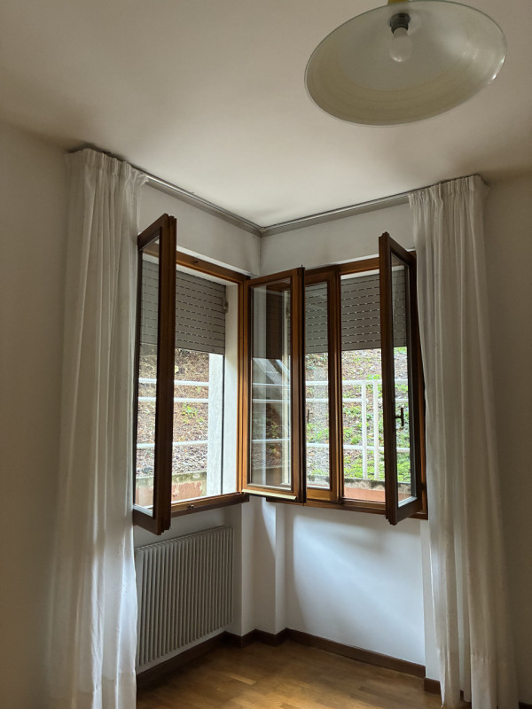 Scoprite questo affascinante appartamento trilocale situato nel cuore di Vittorio Veneto Loc. Vil...