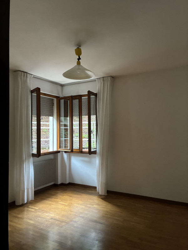 Scoprite questo affascinante appartamento trilocale situato nel cuore di Vittorio Veneto Loc. Vil...