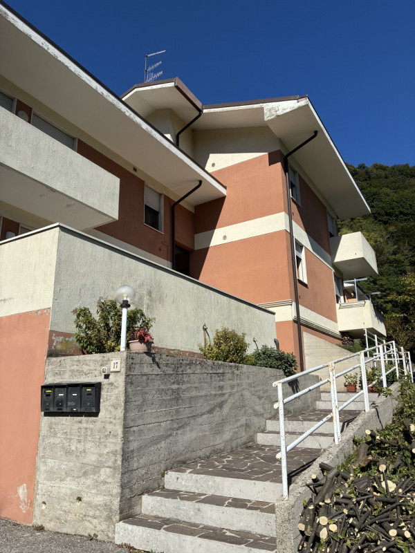 Scoprite questo affascinante appartamento trilocale situato nel cuore di Vittorio Veneto Loc. Vil...