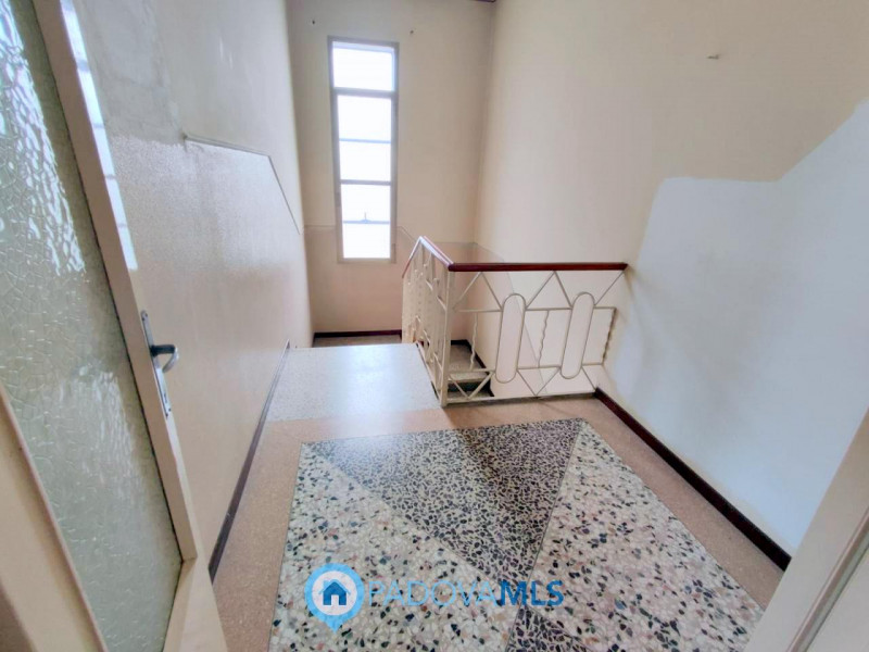 Immobile in esclusiva al Gruppo Padova MLS

Ti proponiamo un'accattivante porzione di bifamiliare...