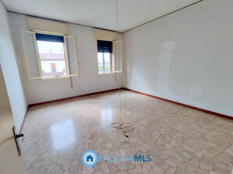 Immobile in esclusiva al Gruppo Padova MLS

Ti proponiamo un'accattivante porzione di bifamiliare...