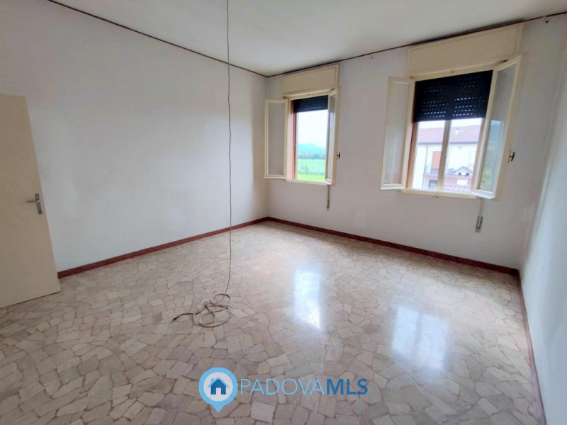 Immobile in esclusiva al Gruppo Padova MLS

Ti proponiamo un'accattivante porzione di bifamiliare...