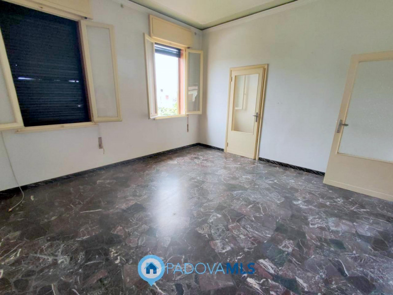 Immobile in esclusiva al Gruppo Padova MLS

Ti proponiamo un'accattivante porzione di bifamiliare...