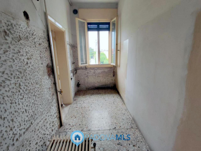 Immobile in esclusiva al Gruppo Padova MLS

Ti proponiamo un'accattivante porzione di bifamiliare...