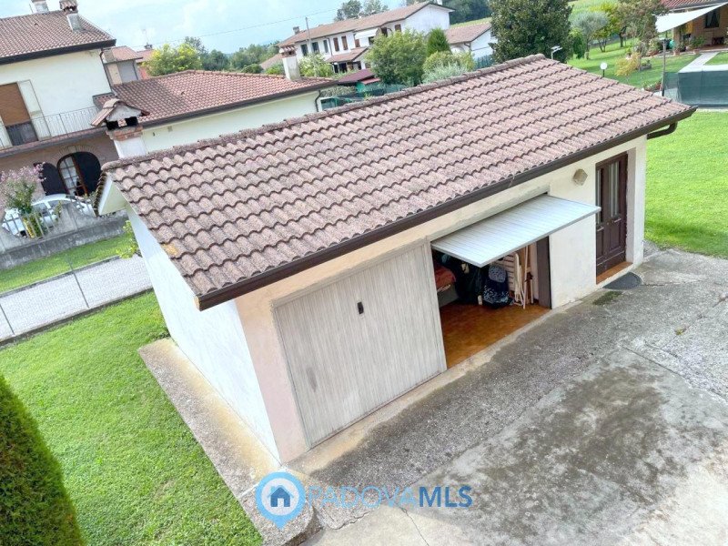 Immobile in esclusiva al Gruppo Padova MLS

Ti proponiamo un'accattivante porzione di bifamiliare...