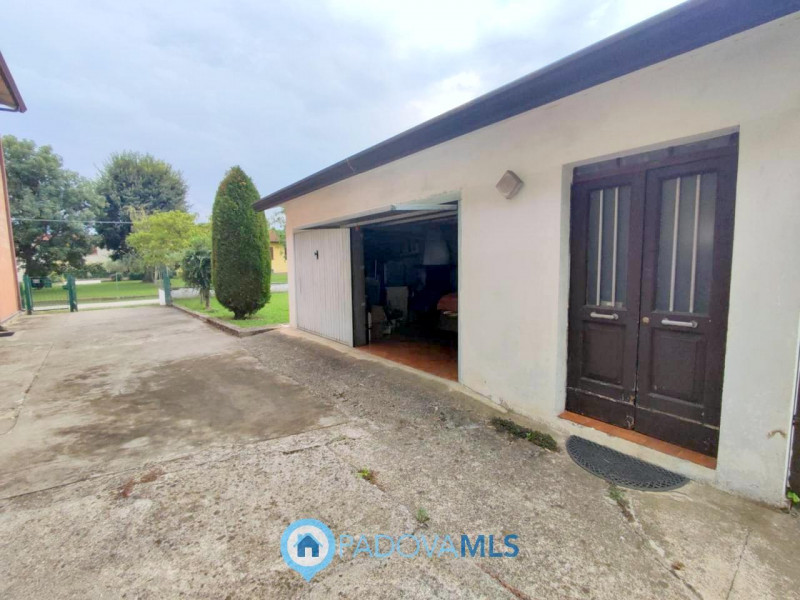 Immobile in esclusiva al Gruppo Padova MLS

Ti proponiamo un'accattivante porzione di bifamiliare...