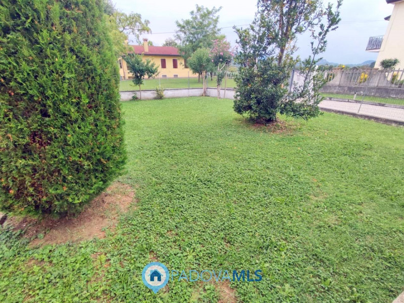 Immobile in esclusiva al Gruppo Padova MLS

Ti proponiamo un'accattivante porzione di bifamiliare...