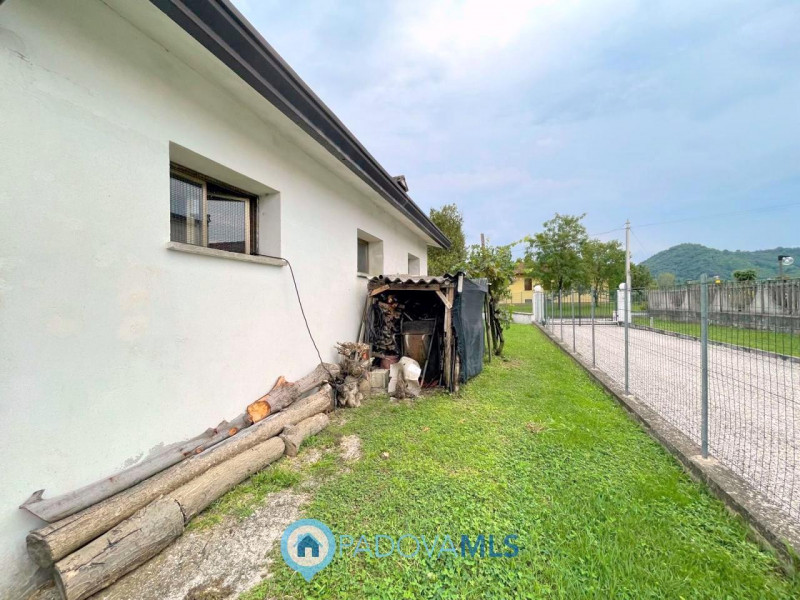 Immobile in esclusiva al Gruppo Padova MLS

Ti proponiamo un'accattivante porzione di bifamiliare...