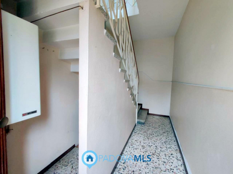 Immobile in esclusiva al Gruppo Padova MLS

Ti proponiamo un'accattivante porzione di bifamiliare...