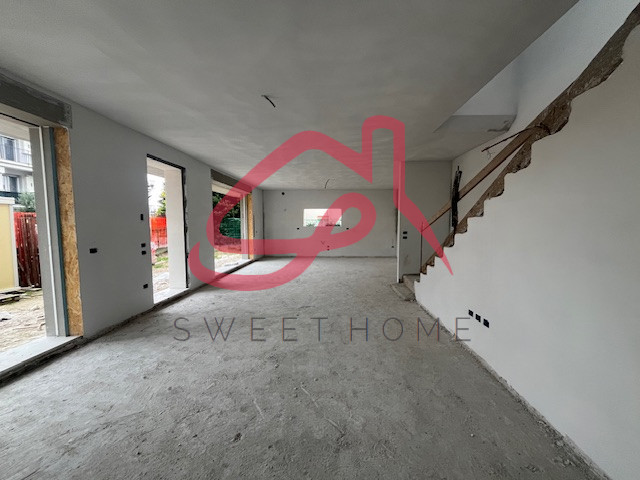 Limena (Centro): in zona centrale, porzione di bifamiliare.
Piano Terra: ingresso, ampio soggiorn...