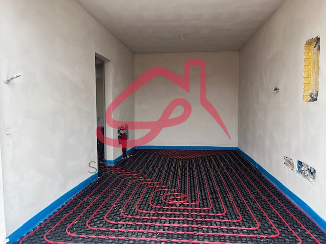 Limena (Centro): in zona centrale, porzione di bifamiliare.
Piano Terra: ingresso, ampio soggiorn...