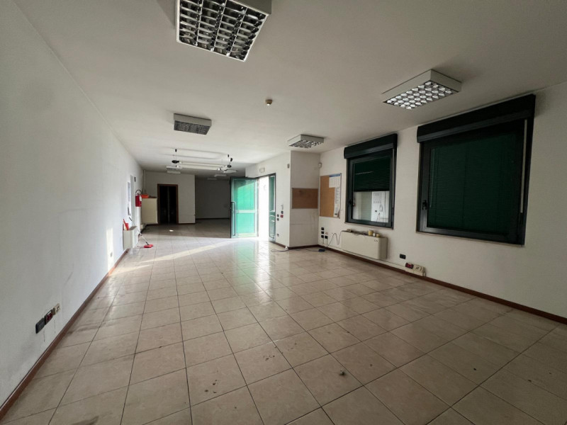 SAN BONIFACIO: Rif. 1522 - ANTONIO - Per info 338.4892021 – EUROMEDIA propone in zona produttiva,...