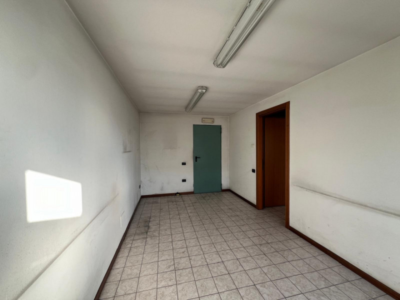 SAN BONIFACIO: Rif. 1522 - ANTONIO - Per info 338.4892021 – EUROMEDIA propone in zona produttiva,...