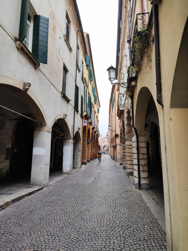 Padova centro storico via san Francesco 

Sognate di vivere in centro, scendere di casa e trovarv...