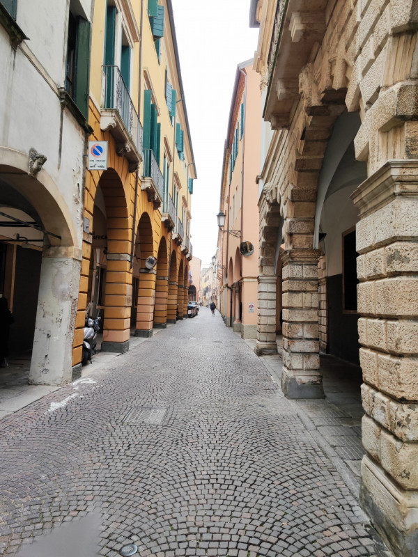 Padova centro storico via san Francesco 

Sognate di vivere in centro, scendere di casa e trovarv...