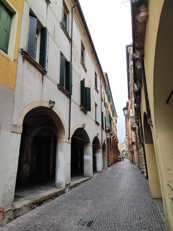 Sei alla ricerca di un appartamento in un contesto speciale nel cuore della città?

A due passi d...