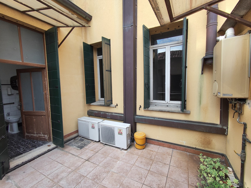 Padova centro storico via san Francesco 

Sognate di vivere in centro, scendere di casa e trovarv...