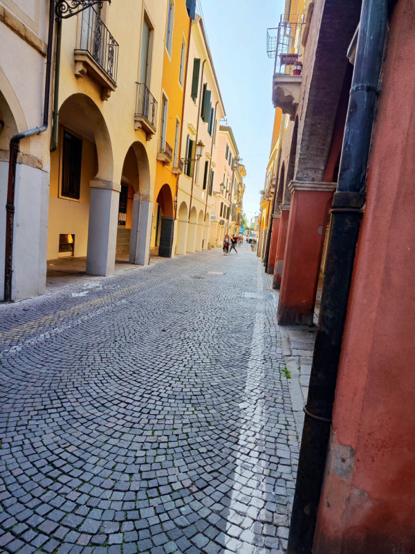 Padova centro storico via san Francesco 

Sognate di vivere in centro, scendere di casa e trovarv...