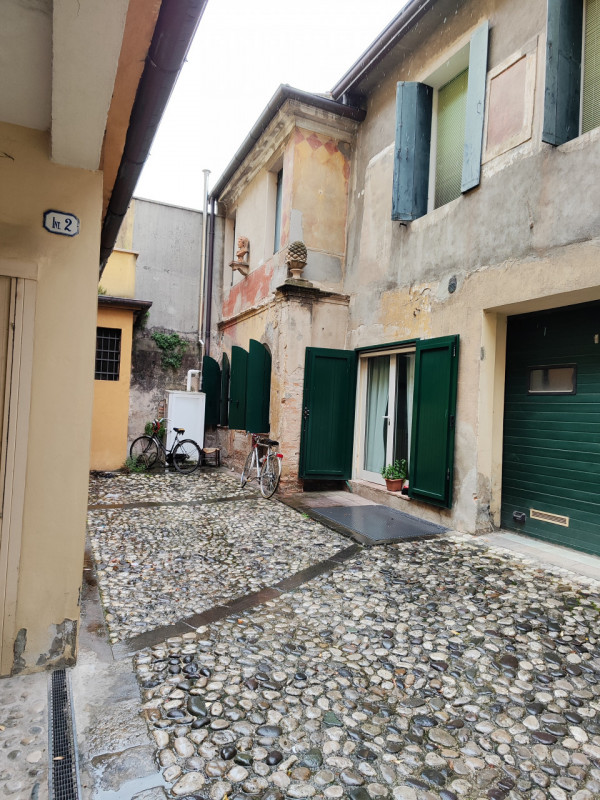 Padova centro storico via san Francesco 

Sognate di vivere in centro, scendere di casa e trovarv...