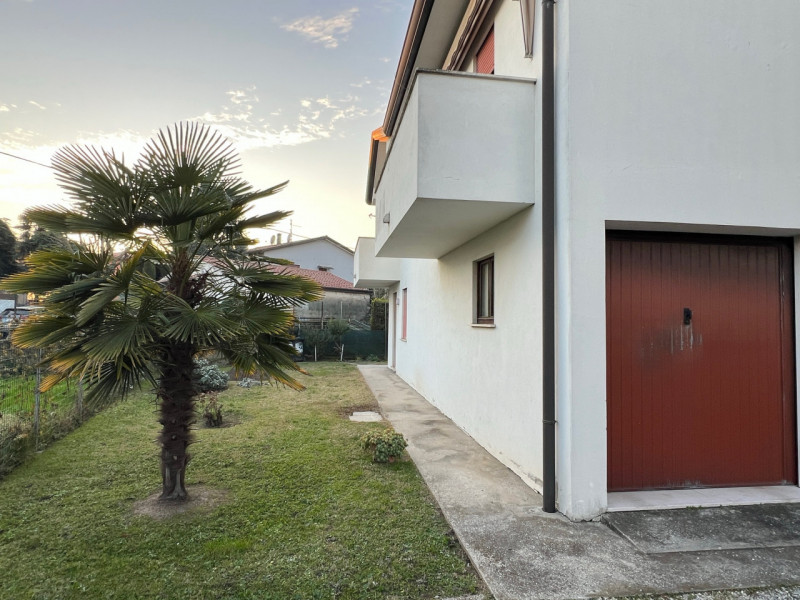 Appartamento quadrilocale ideale per chi cerca un'abitazione spaziosa in un contesto tranquillo s...