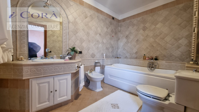 Feriole Selvazzano Dentro, Proponiamo casa singola con ampi spazi abitativi ideali per una famigl...