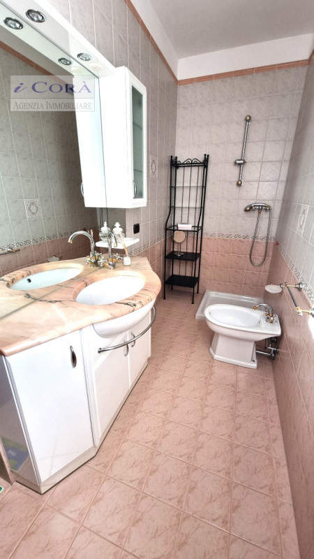 Feriole Selvazzano Dentro, Proponiamo casa singola con ampi spazi abitativi ideali per una famigl...