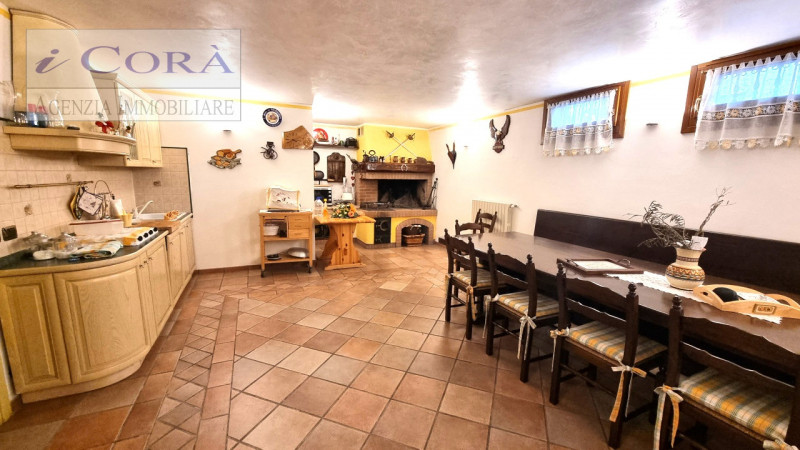 Feriole Selvazzano Dentro, Proponiamo casa singola con ampi spazi abitativi ideali per una famigl...