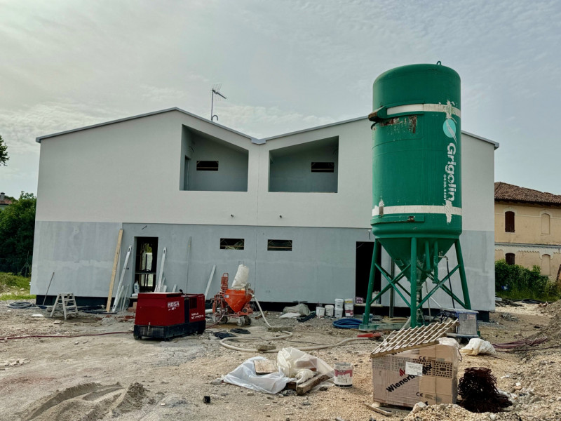 In posizione centrale a Cessalto (TV) proponiamo bifamiliare di nuova costruzione con consegna en...