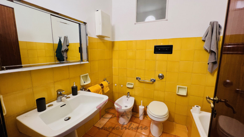 INVESTIMENTO: APPARTAMENTO 273 mq CANTINA e GARAGE Corso Milano, Padova - https://images.gestionaleimmobiliare.it/foto/annunci/241203/4276005/800x800/027__023__img_5616_wmk_0.jpg 