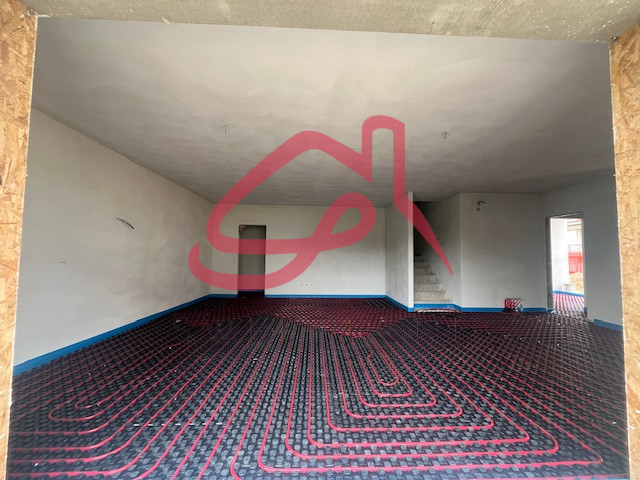 Limena (Centro): in zona centrale, porzione di bifamiliare.
Piano Terra: ingresso, ampio soggiorn...