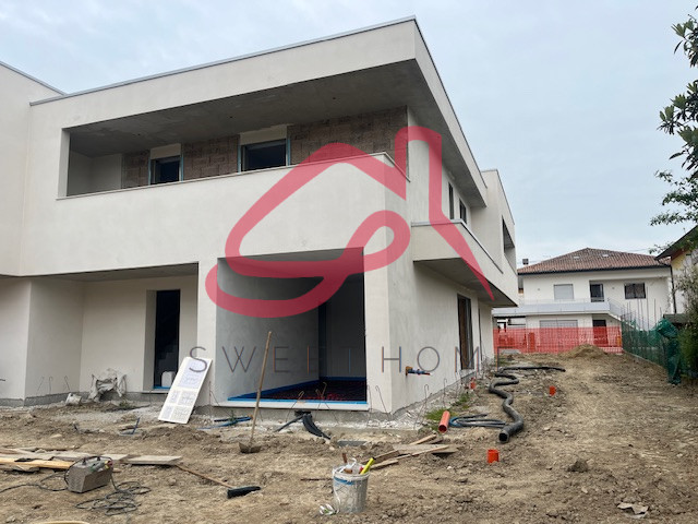 Limena (Centro): in zona centrale, porzione di bifamiliare.
Piano Terra: ingresso, ampio soggiorn...