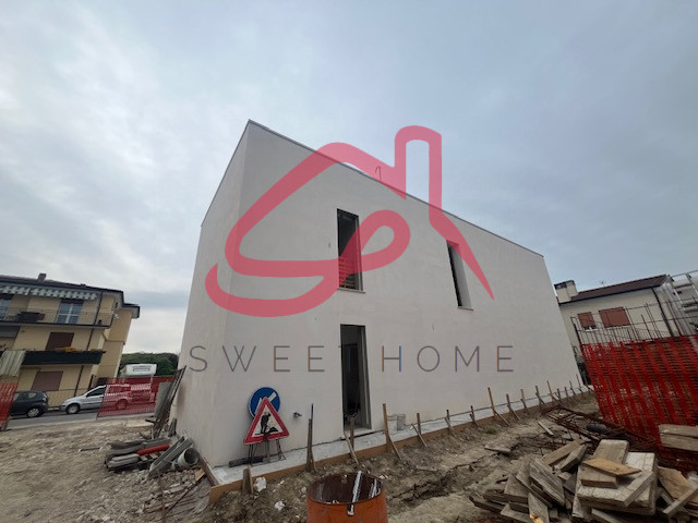 Limena (Centro): in zona centrale, porzione di bifamiliare.
Piano Terra: ingresso, ampio soggiorn...